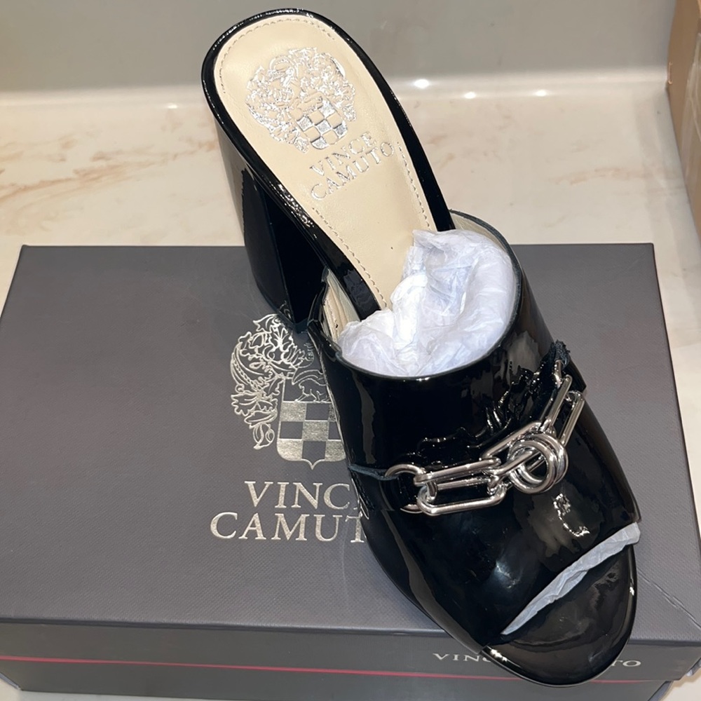 VINCE CAMUTO- Women Block heel size 8